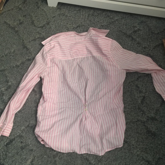 HOLLISTER BUTTON UP🌸 - Picture 2 of 5